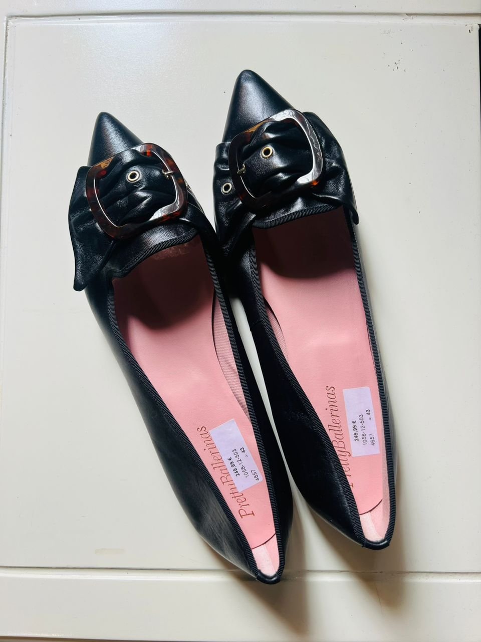Pretty Ballerinas black flat heels lady shoes. (Spain)