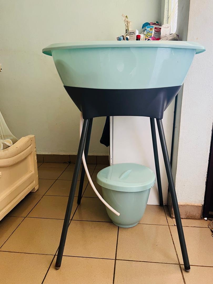 LUMA Unisex Bathtub Stand